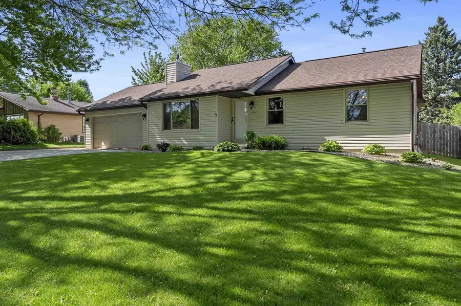 2545 WILDFLOWER, Green Bay, WI 54311 - #2