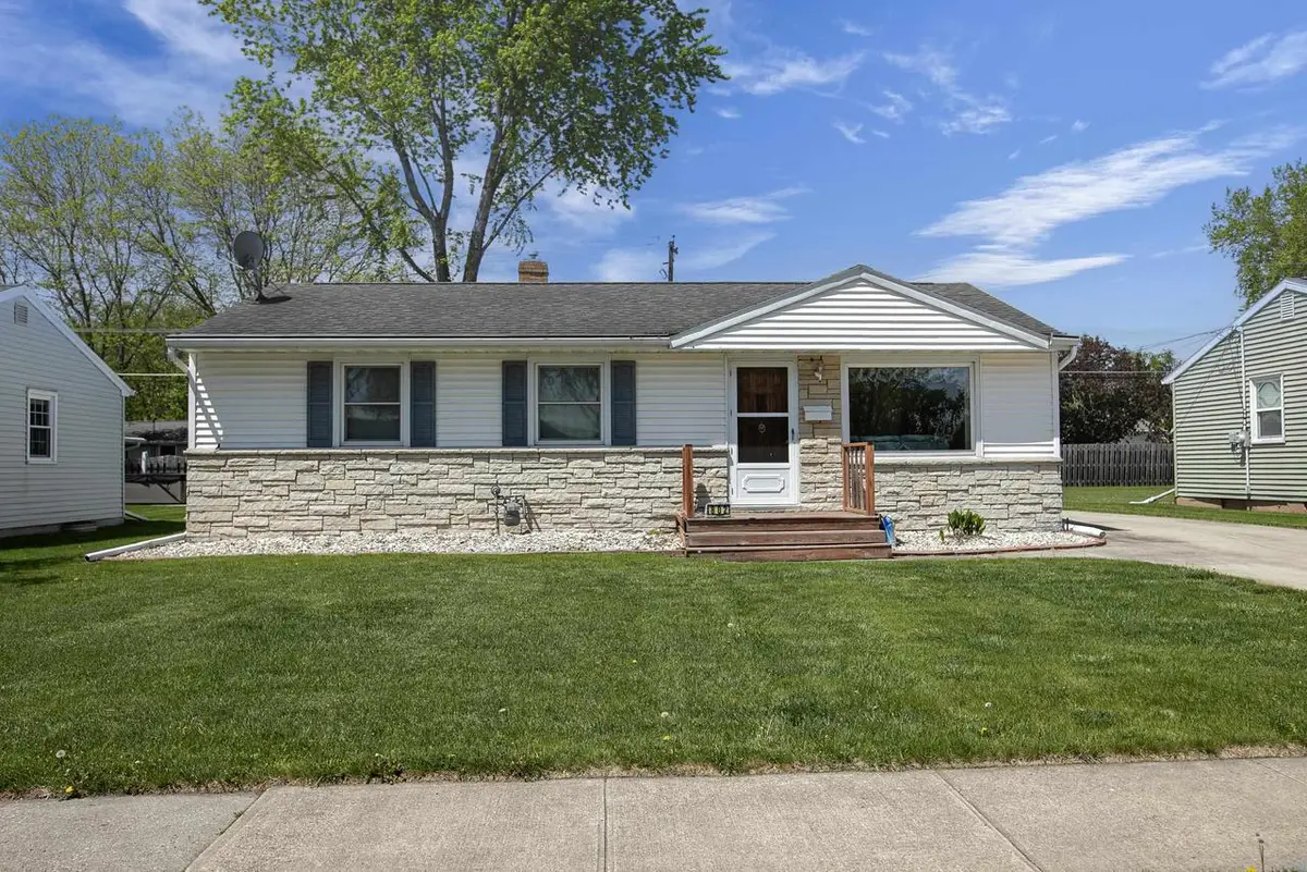 802 SUBURBAN DRIVE, De Pere, WI 54115 - #1