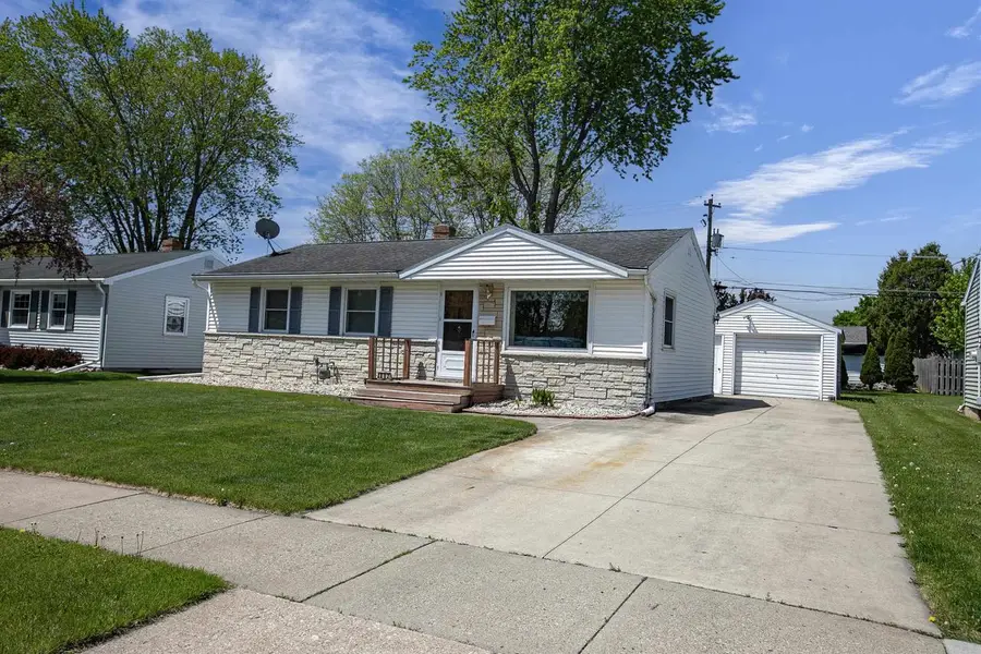 802 SUBURBAN DRIVE, De Pere, WI 54115 - #3
