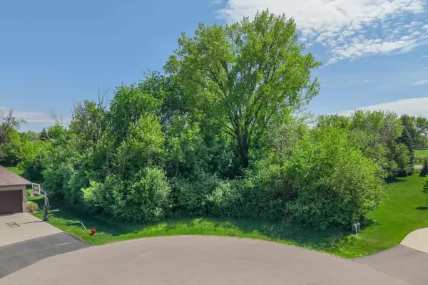 4366 STONEGATE COURT, Oshkosh, WI 54904