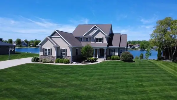 2949 SEAFARER WAY, Suamico, WI 54173