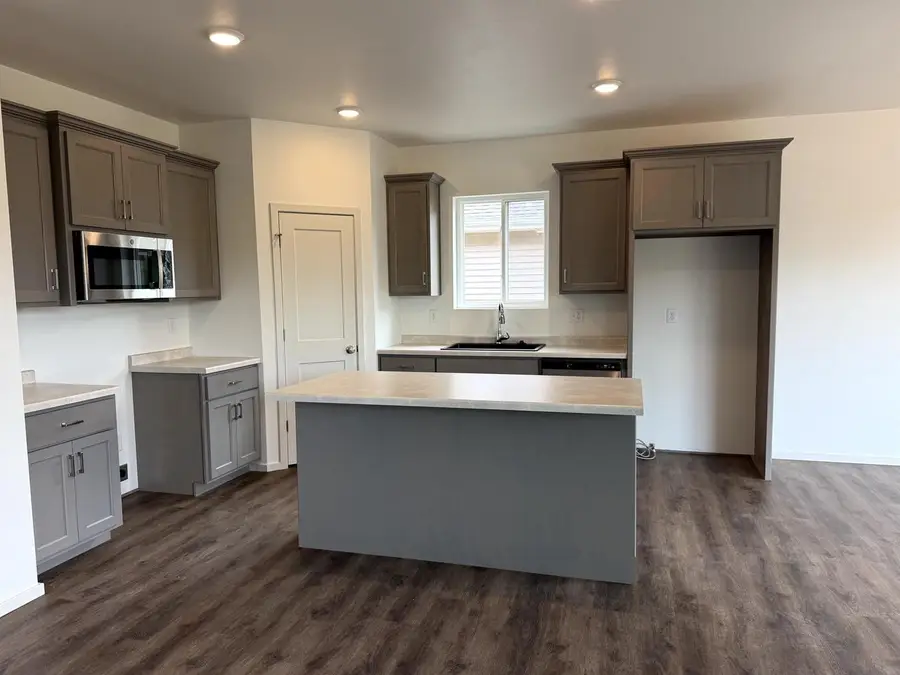 2107 GOLDEN GATE DRIVE, Appleton, WI 54913 - #2