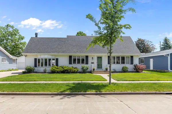 2714 N ELMWOOD COURT, Appleton, WI 54911