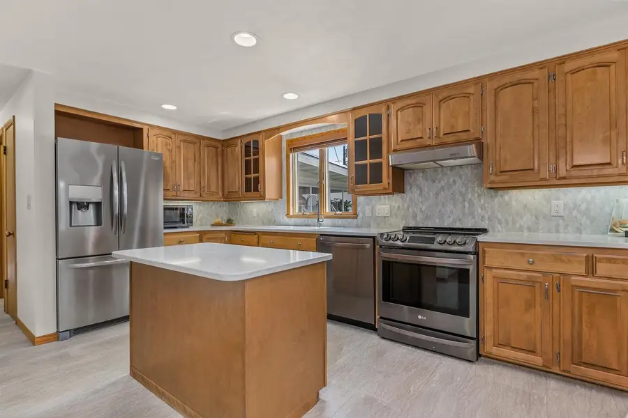 2714 N ELMWOOD COURT, Appleton, WI 54911 - #3
