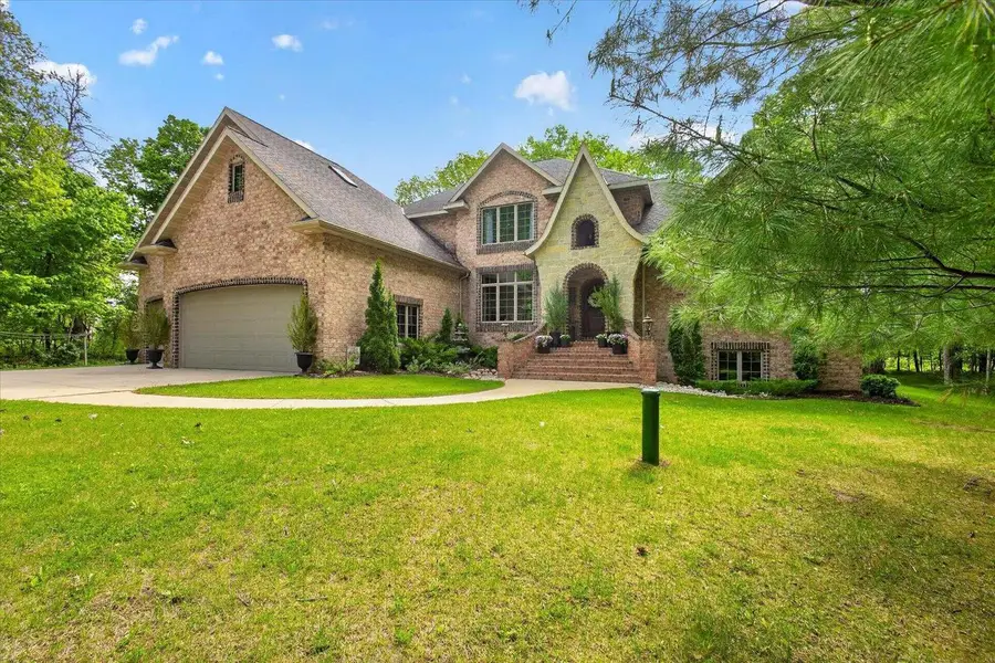 2813 RIVER FOREST HILLS DRIVE, Pulaski, WI 54162 - #2