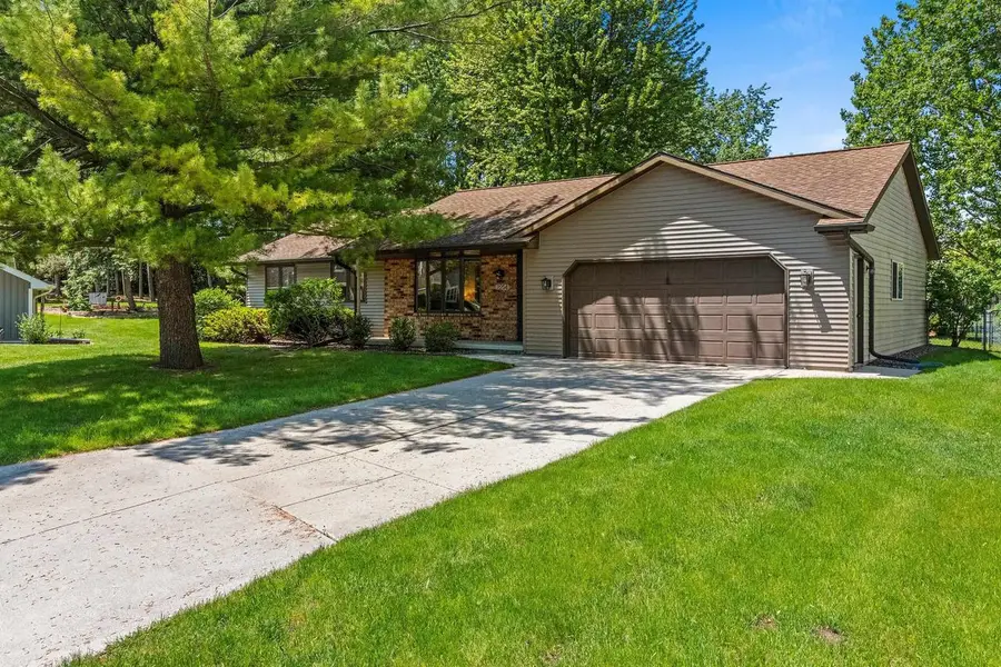 2254 LEDVINA CIRCLE, Green Bay, WI 54313 - #2