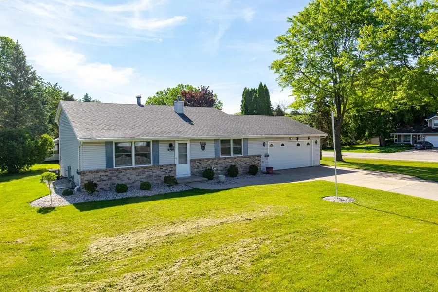 3400 N SHAWNEE LANE, Appleton, WI 54914 - #2