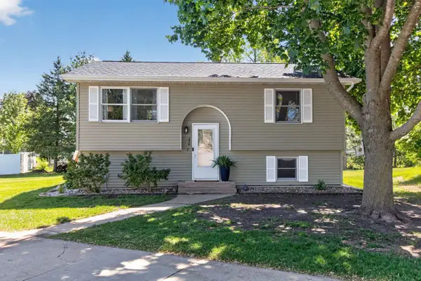 254 LAKEVIEW COURT, Hortonville, WI 54944