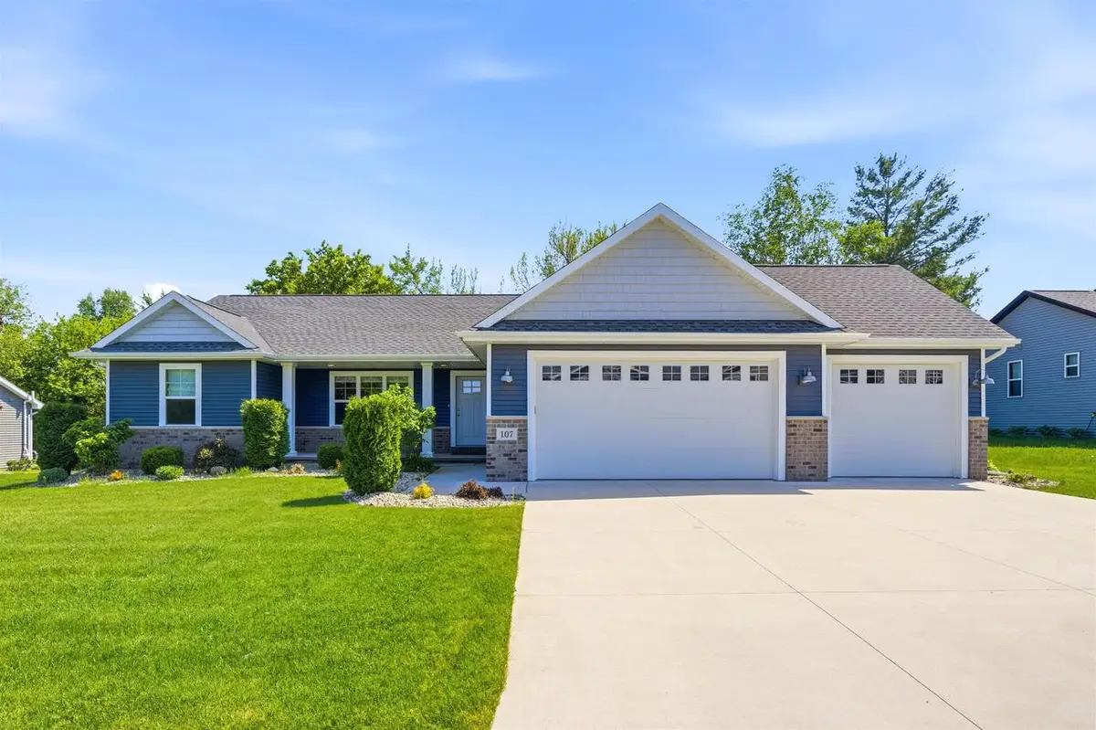 107 BROOKWOOD DRIVE, Hortonville, WI 54944 - #1