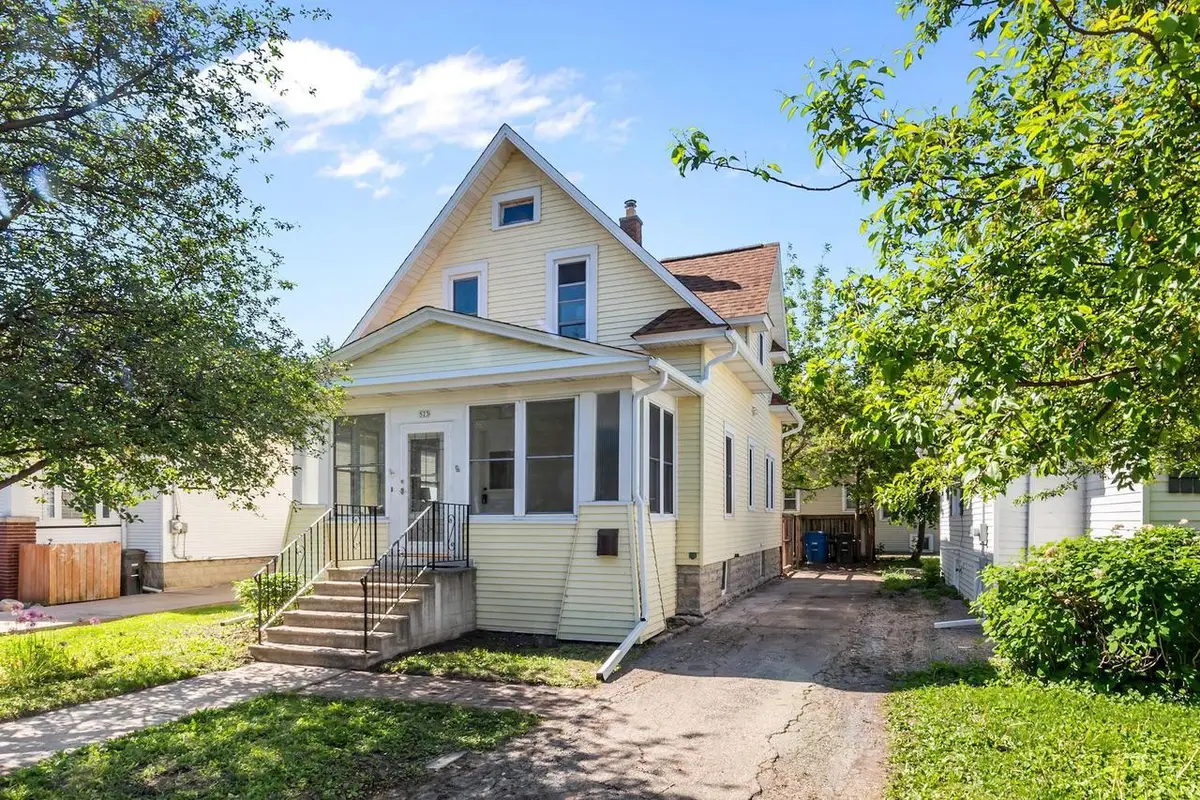 523 W BENT AVENUE, Oshkosh, WI 54901 - #1