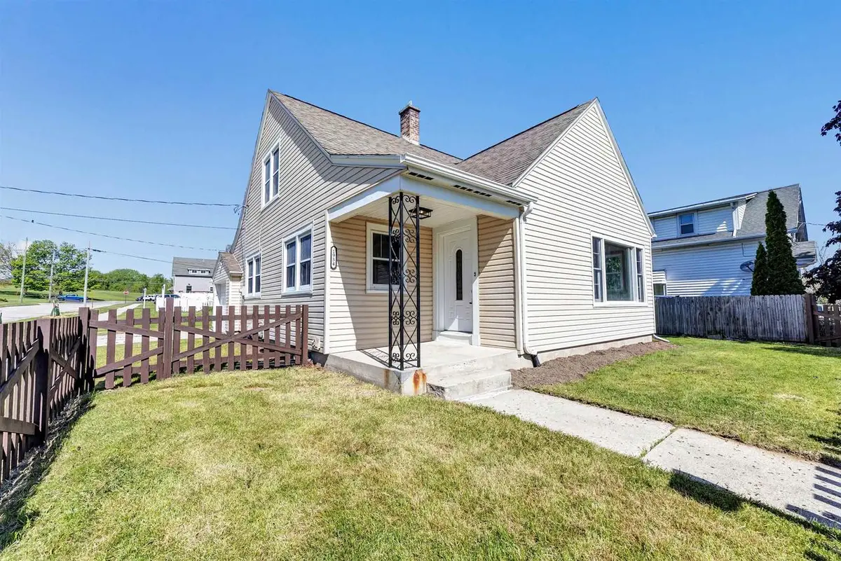 1954 S 9TH STREET, Manitowoc, WI 54220 - #1