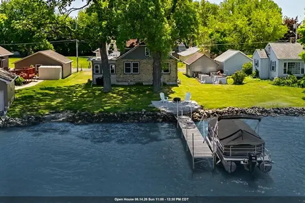 2432 HICKORY LANE, Oshkosh, WI 54901