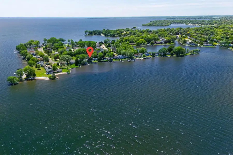2432 HICKORY LANE, Oshkosh, WI 54901 - #3