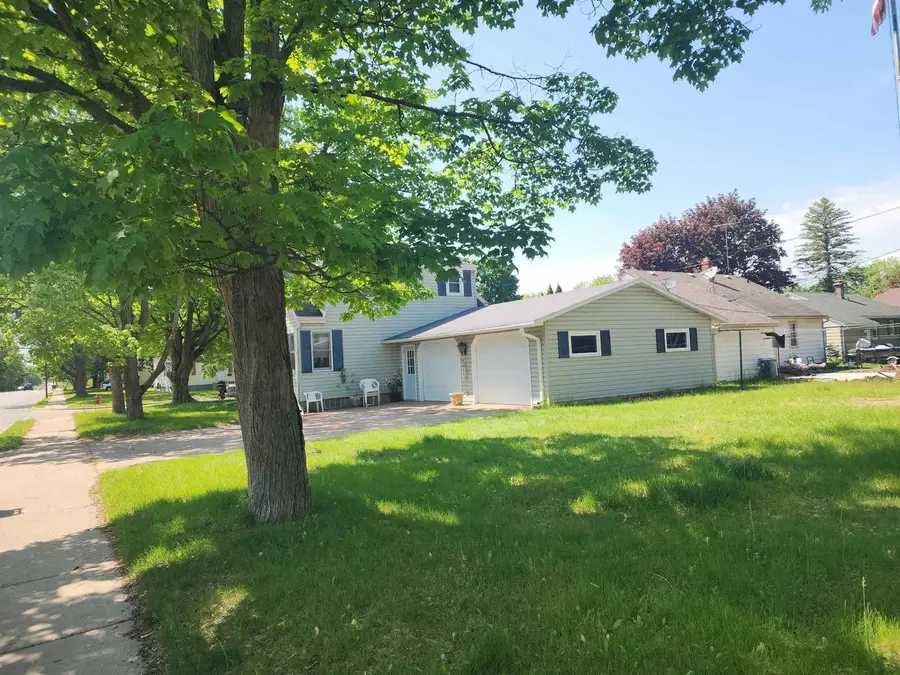 1020 S SMALLEY STREET, Shawano, WI 54166 - #2