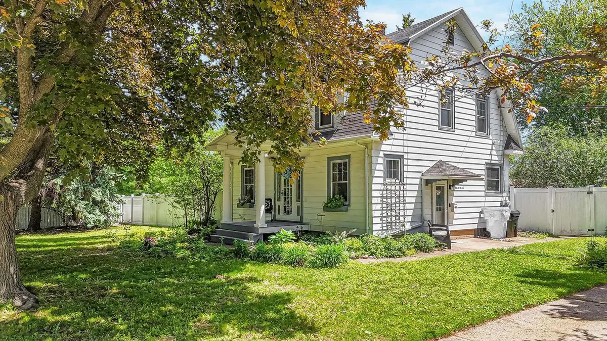 2005 E NEWBERRY STREET, Appleton, WI 54915 - #1
