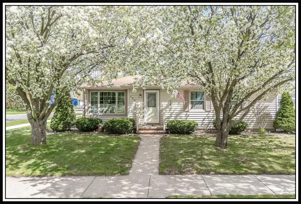 200 E PERSHING STREET, Appleton, WI 54911
