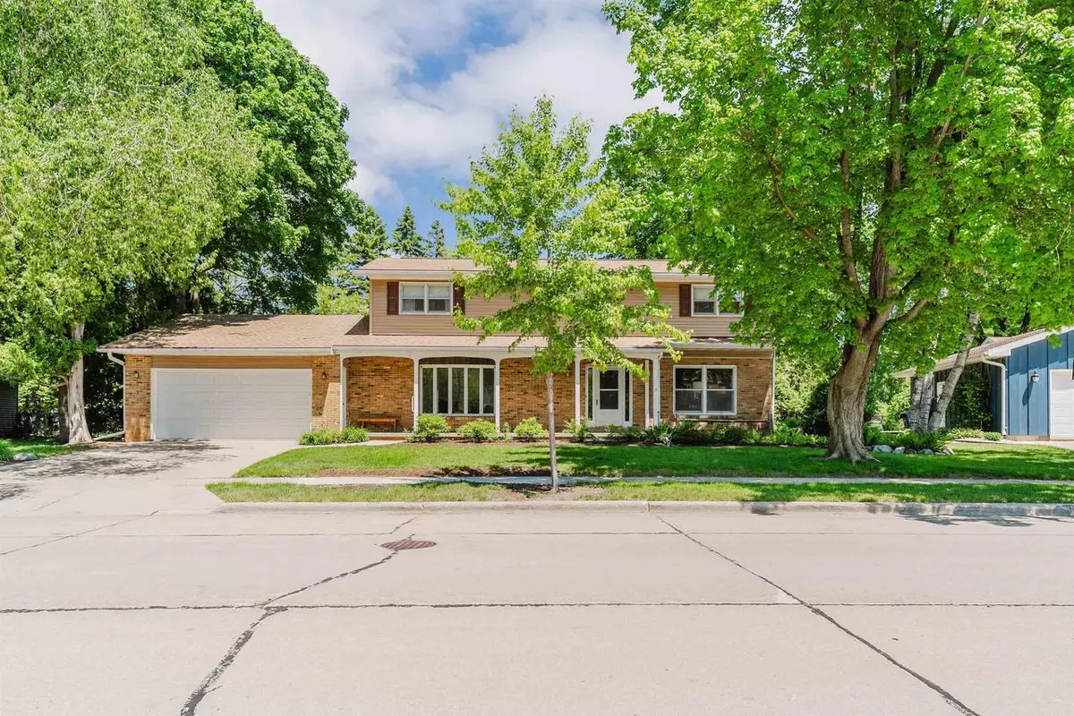 1040 MARICOPA DRIVE, Oshkosh, WI 54904 - #1