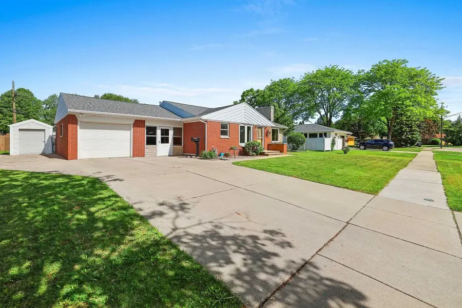 906 BLUEBIRD STREET, De Pere, WI 54115 - #3