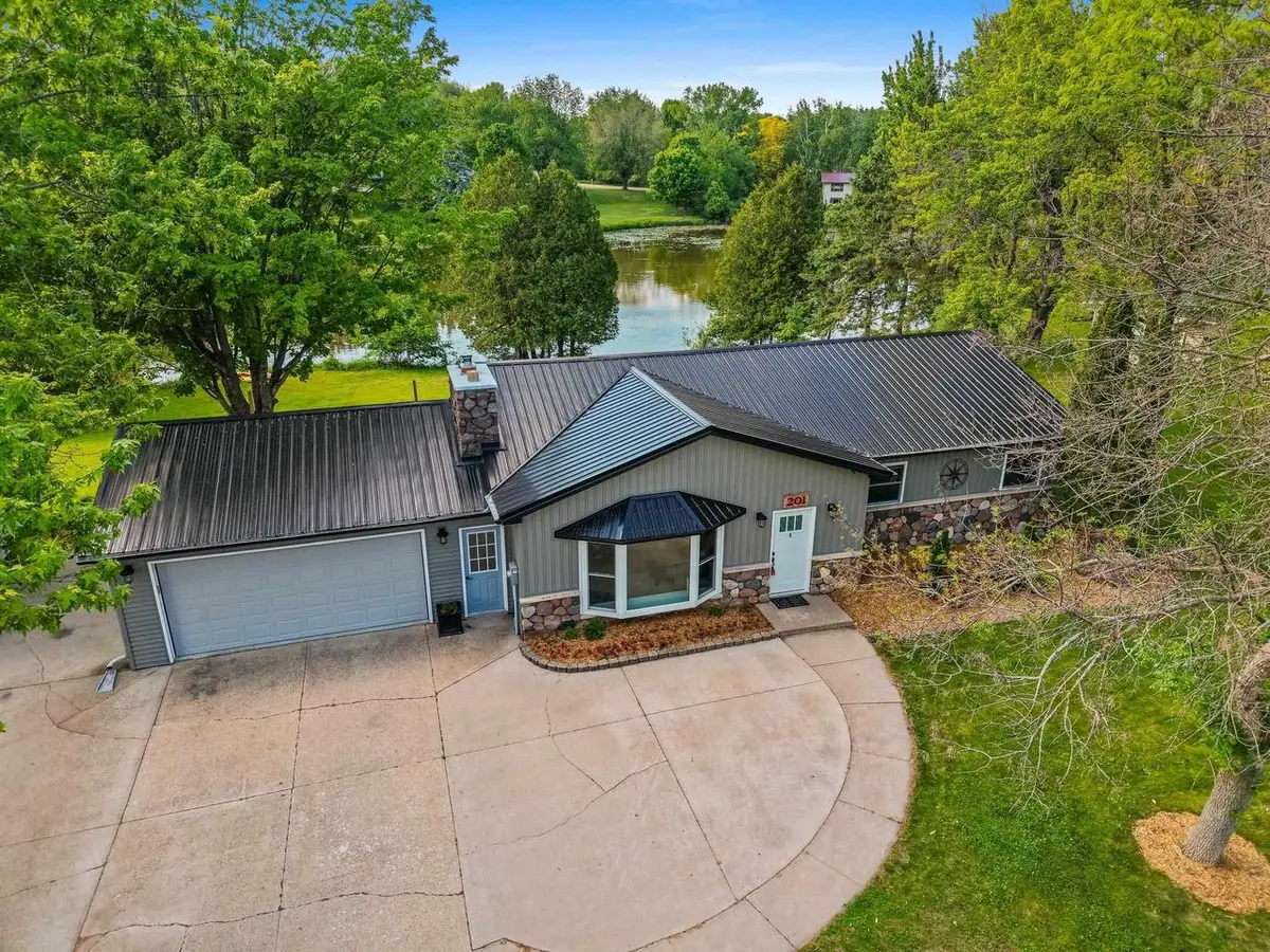 201 LAKESIDE DRIVE, Clintonville, WI 54929 - #1