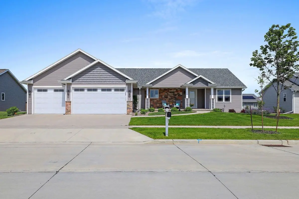 5560 N PROVIDENCE AVENUE, Appleton, WI 54913 - #1