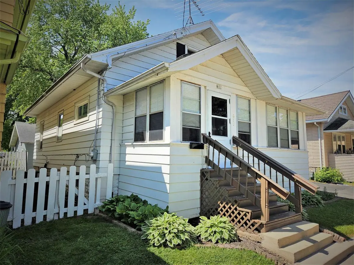 611 E PARKWAY AVENUE, Oshkosh, WI 54901 - #1