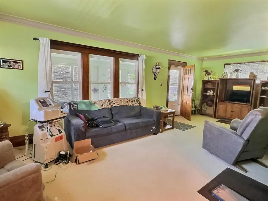611 E PARKWAY AVENUE, Oshkosh, WI 54901 - #2