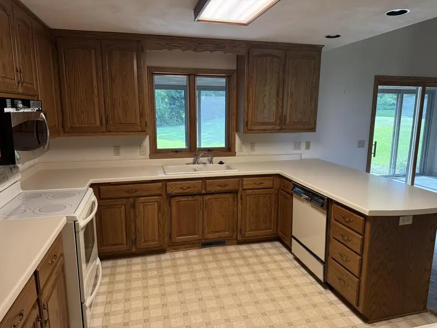 1864 IMPERIAL ROAD, Oshkosh, WI 54904 - #3