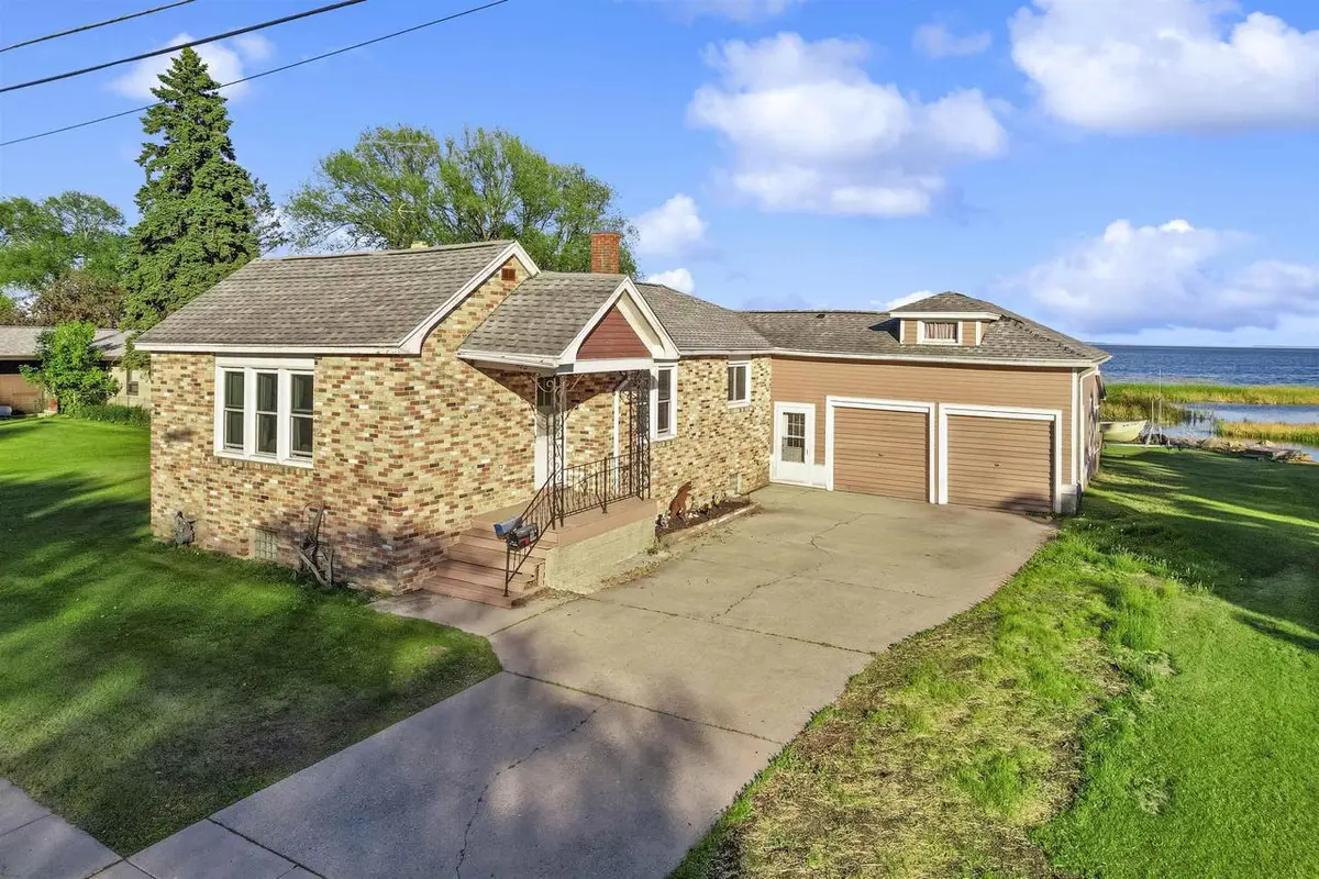 103 W BAY SHORE STREET, Marinette, WI 54143 - #1