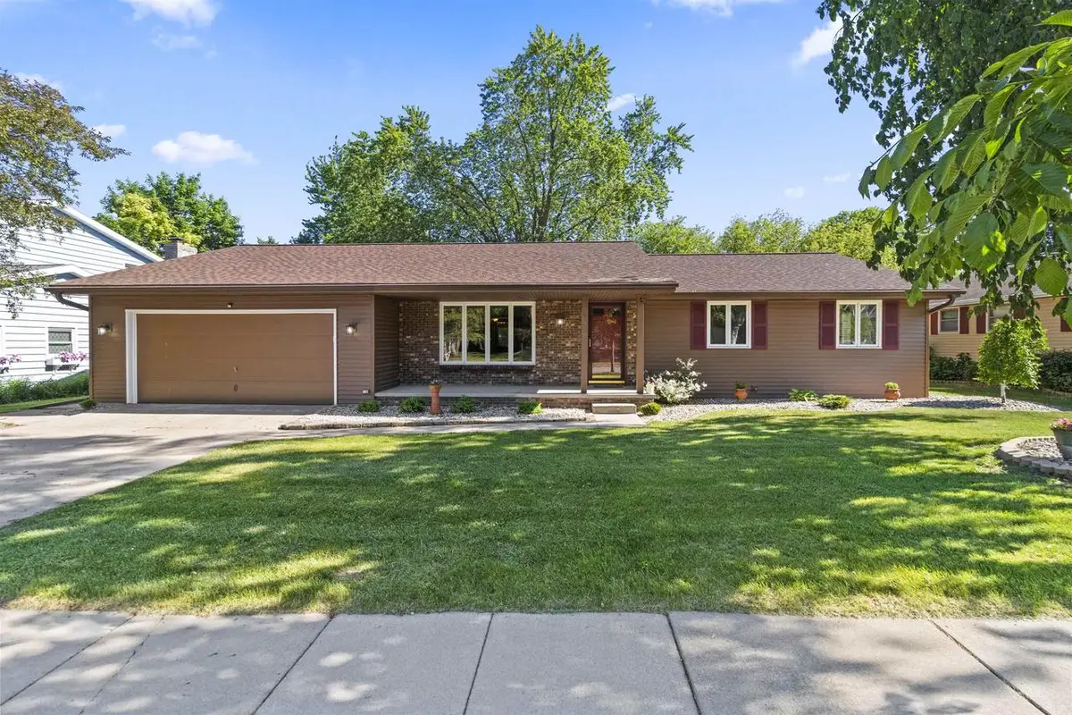 933 E CAPITOL DRIVE, Appleton, WI 54911 - #1