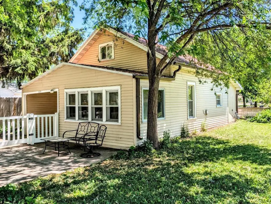 1421 W BENT AVENUE, Oshkosh, WI 54901 - #2