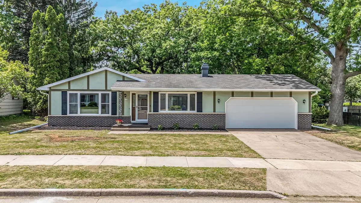1735 ARLINGTON DRIVE, Oshkosh, WI 54904 - #1