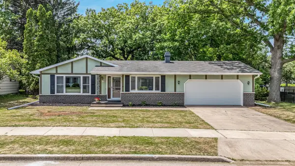 1735 ARLINGTON DRIVE, Oshkosh, WI 54904