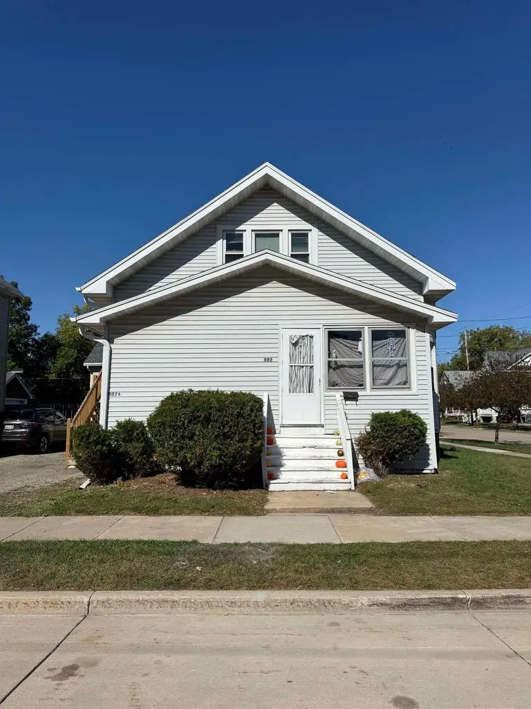 302 W LINCOLN AVENUE, Oshkosh, WI 54901 - #2