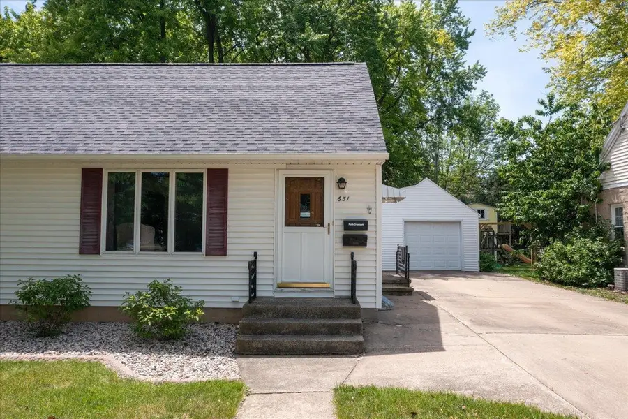 651 WINNEBAGO HEIGHTS, Neenah, WI 54956 - #2