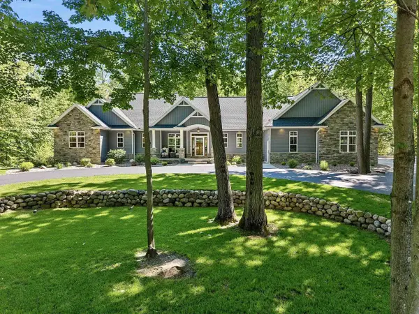 3413 BLACKBERRY LANE, Suamico, WI 54313