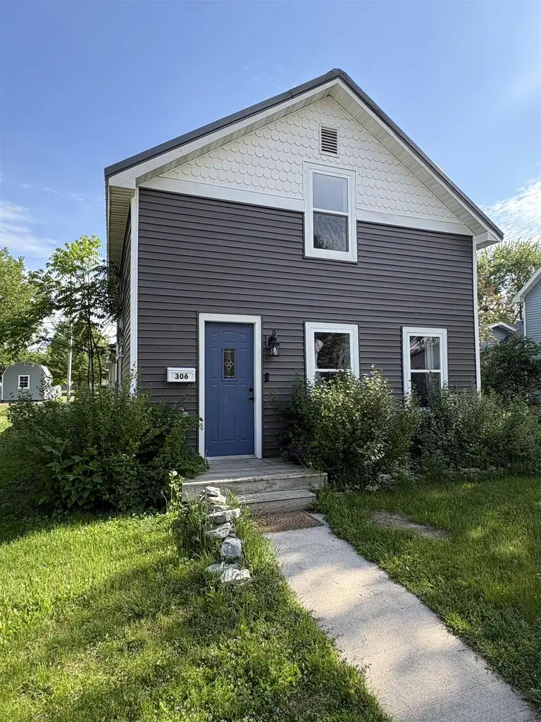 306 2ND STREET, Oconto, WI 54153 - #1