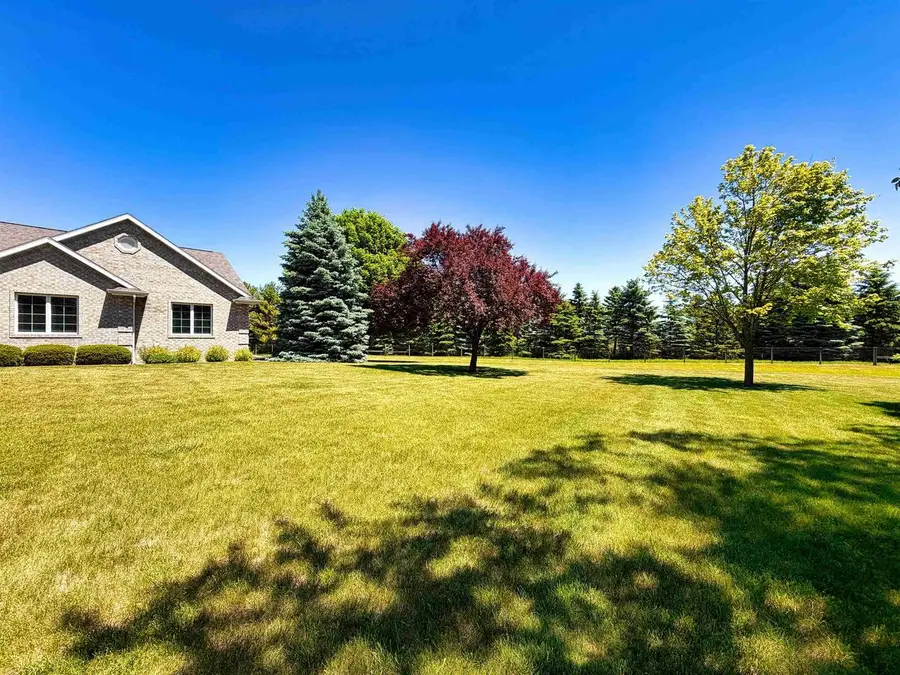 74 STONEFIELD COURT, Oshkosh, WI 54902 - #2