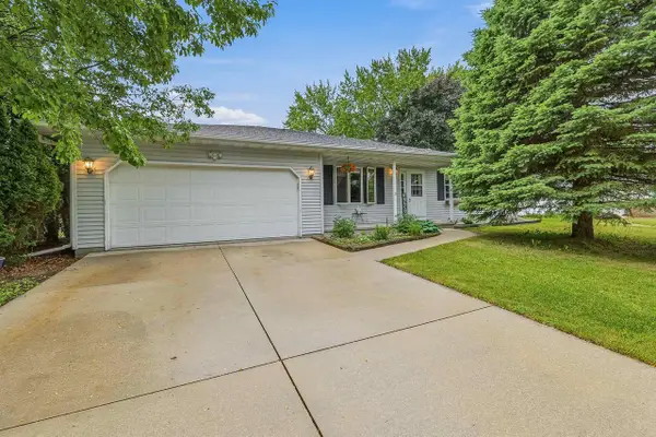 836 MEADOWBROOK LANE, Fond Du Lac, WI 54935