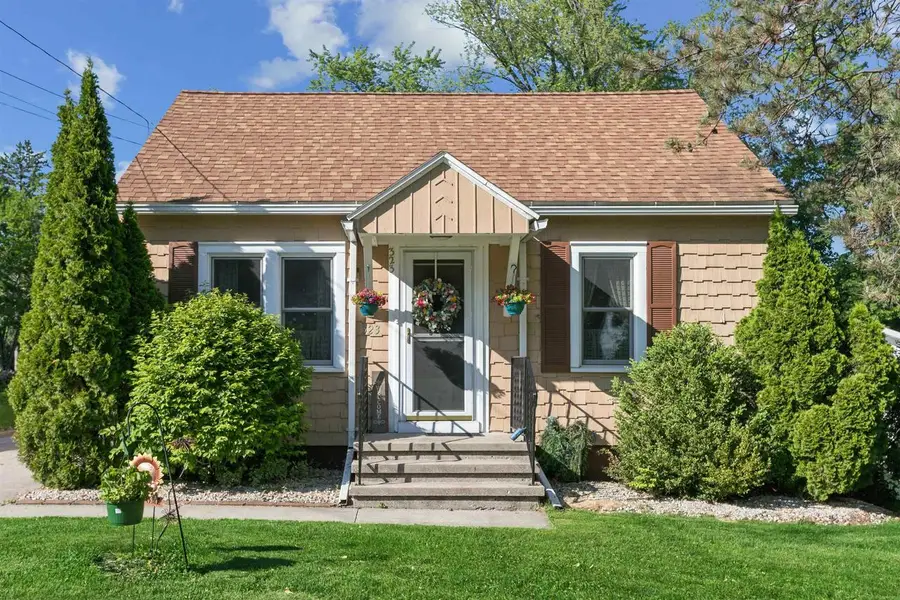323 E MISSION ROAD, Green Bay, WI 54301 - #2
