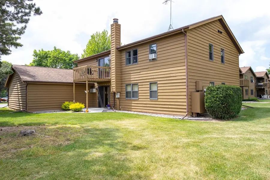930 MANOR DRIVE  #63, Neenah, WI 54956 - #3
