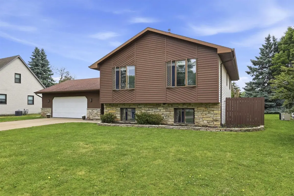 3236 S WHIP POOR WILL LANE, Appleton, WI 54915 - #1