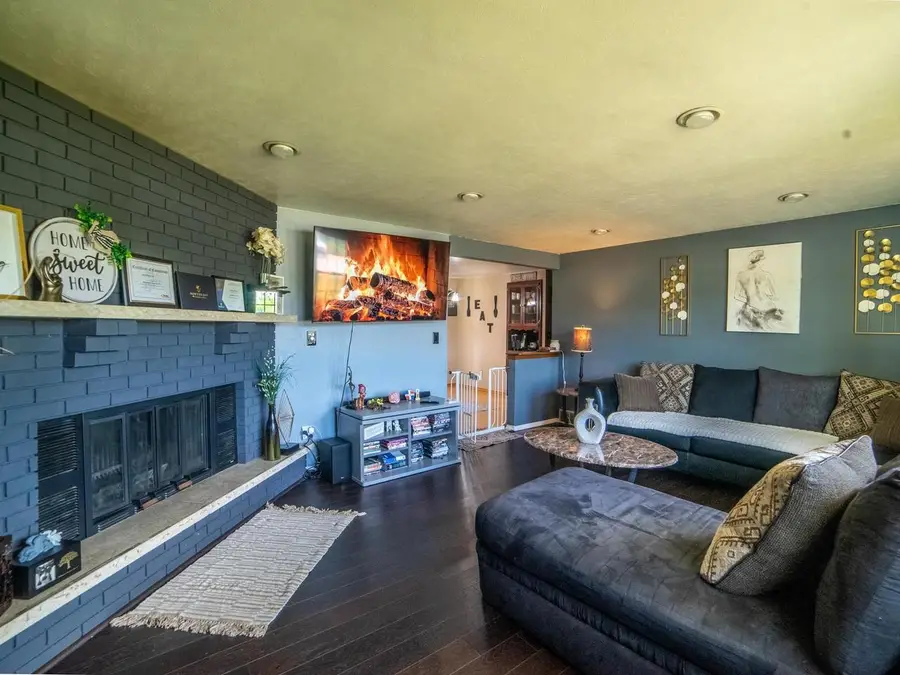4212 HILLCREST DRIVE, Hobart, WI 54115 - #3