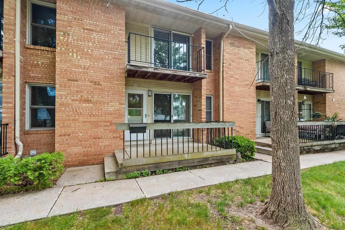908 GEORGIA STREET, Oshkosh, WI 54902 - #1