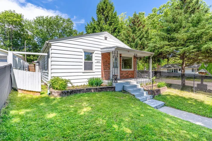 1200 S GREENWOOD AVENUE, Green Bay, WI 54304 - #2