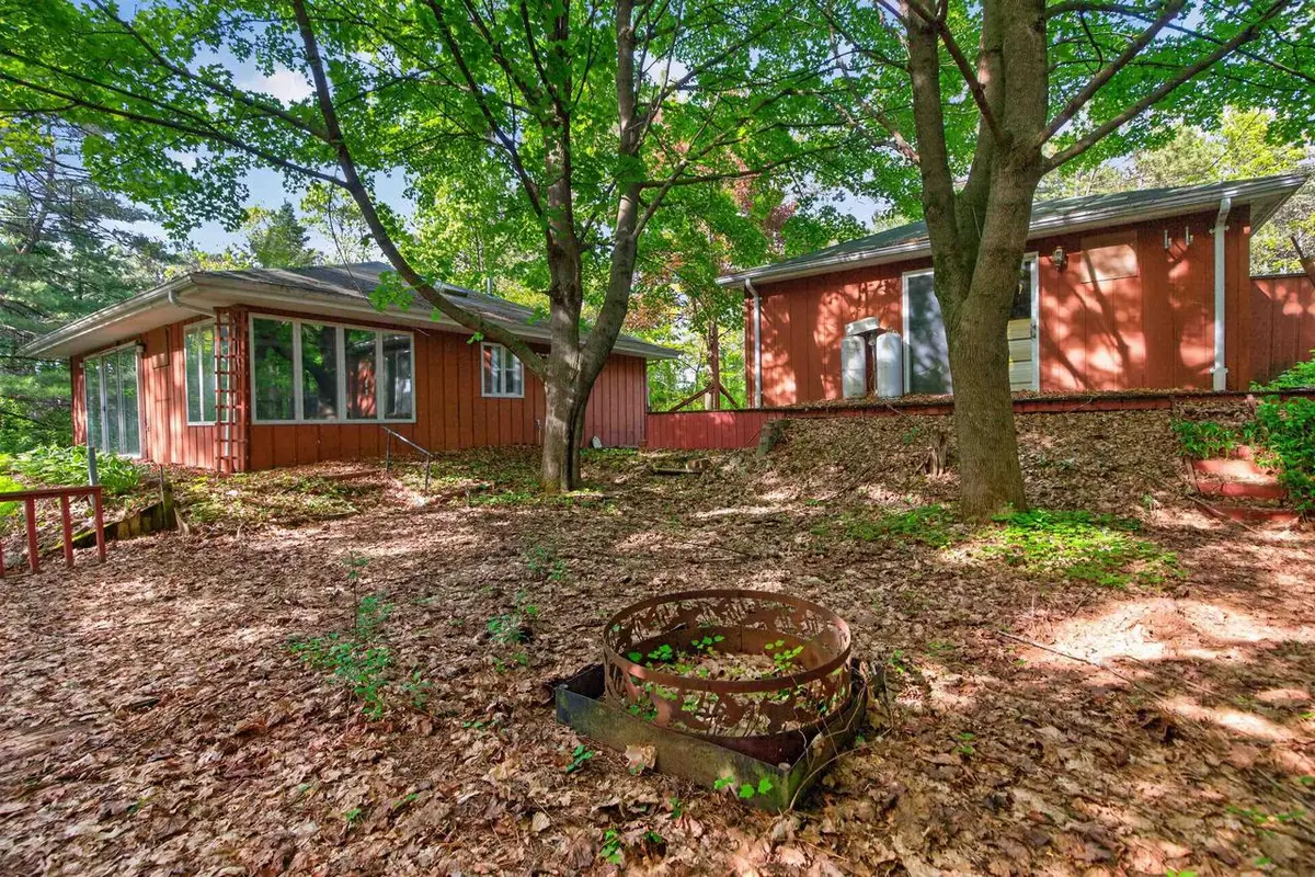 7558 W EVERGREEN DRIVE, Waupaca, WI 54981 - #1
