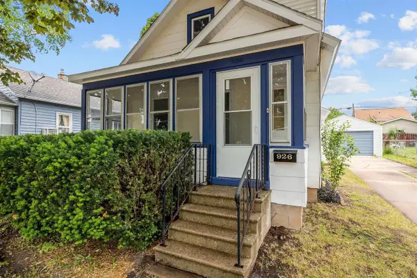 926 DOVE STREET, Oshkosh, WI 54902