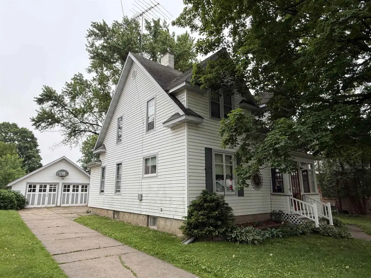 102 N CLINTON AVENUE, Clintonville, WI 54929 - #1