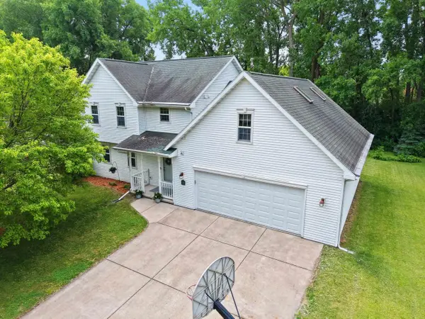 2098 S ROCK RIVER CIRCLE, De Pere, WI 54115