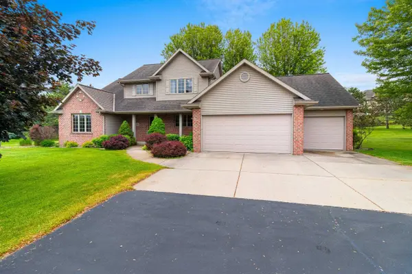 3386 HAWKEYE COURT, Suamico, WI 54313