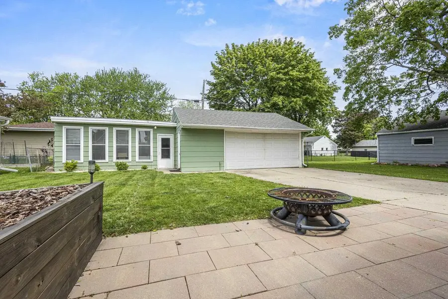 1054 TYLER AVENUE, Oshkosh, WI 54902 - #2
